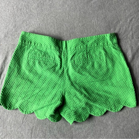 Crown & Ivy Green Scalloped High Waist Shorts‎ - Picture 4 of 4